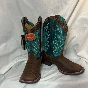 Laredo Women's Faye Rust & Turquoise Stockman Broad Toe Western Boots. Size 7.5